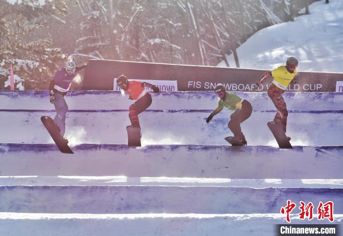 北大湖站单板障碍追逐世界杯：加拿大选手格朗