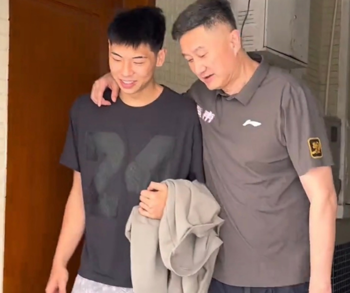 广东宏远大胜新疆男篮 杜锋改变态度崔永熙复出