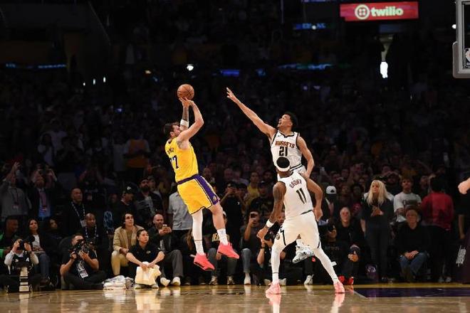 湖人加时险胜掘金，里夫斯绝平球与东契奇绝杀