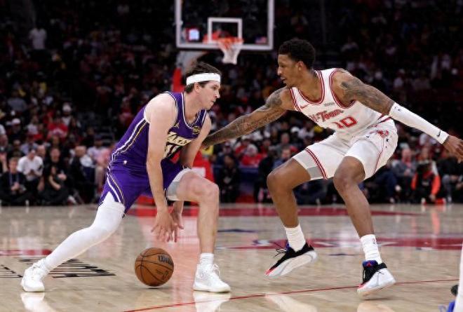 湖人双杀火箭稳居西部第三 火箭滑落第五暴露攻