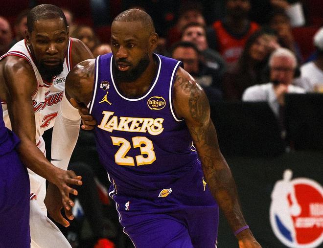 湖人双杀火箭稳居西部第三 火箭滑落第五暴露攻