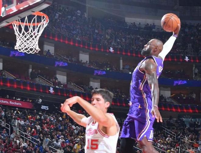 湖人双杀火箭稳居西部第三 火箭滑落第五暴露攻