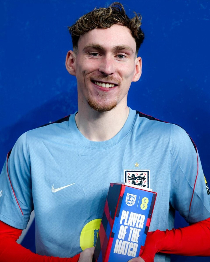 加纳首秀即封神！5次抢断创纪录，力压拉什福德