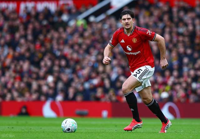 曼联拆除球迷看台引争议 老球迷坚守80年遭清退