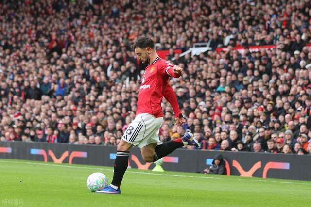 曼联拆除球迷看台引争议 老球迷坚守80年遭清退