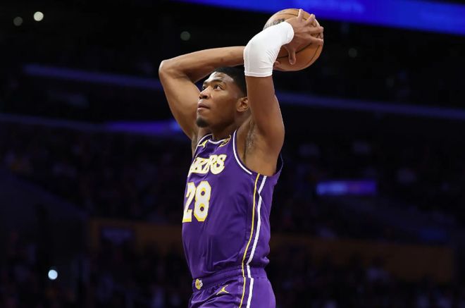 湖人两连胜击败篮网 八村塁表现低迷引担忧