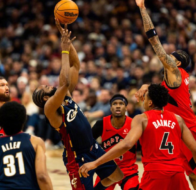 哈登冷静应对肘击 骑士轻取猛龙晋级季后赛