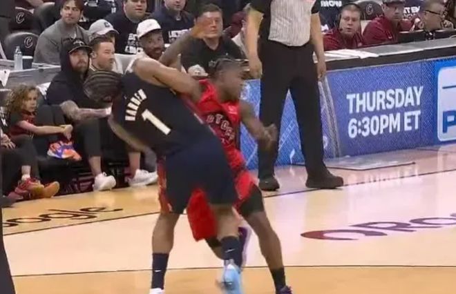 哈登冷静应对肘击 骑士轻取猛龙晋级季后赛