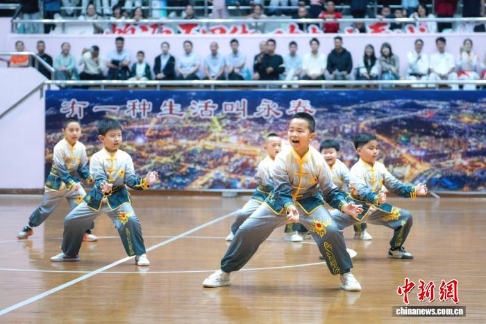 永春白鹤拳工间操比赛盛大举行 拳法刚柔并济展