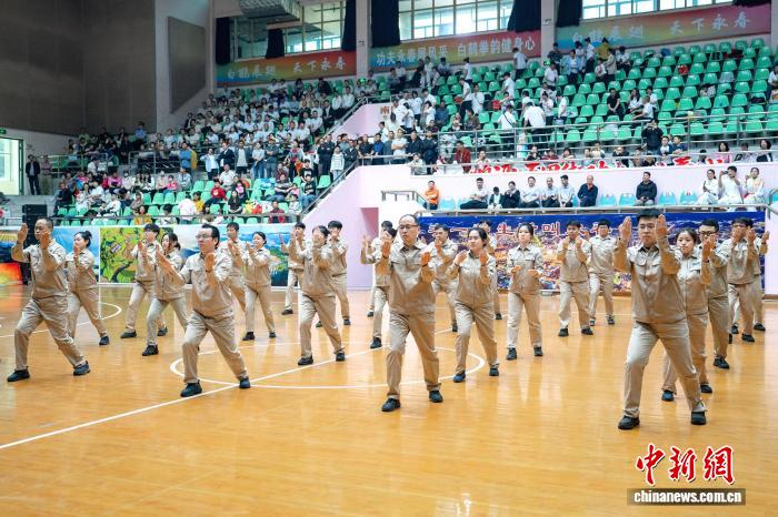 永春白鹤拳工间操比赛盛大举行 拳法刚柔并济展